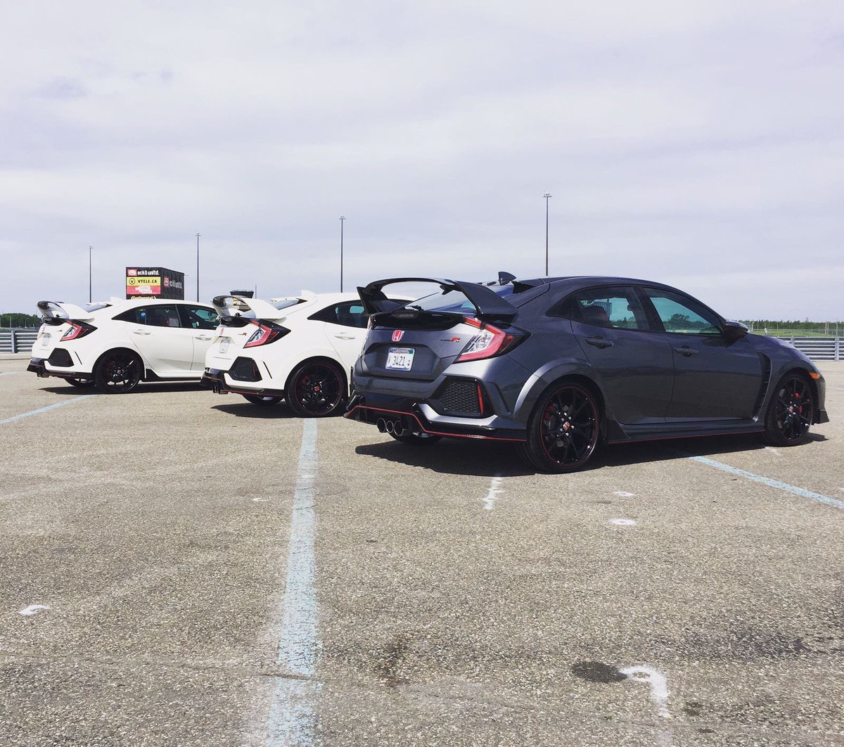 driveopolis's tweet photo. Some photos for now. Driving impression on the Type R will be released tomorrow. #honda #civic #typer #driveopolis https://t.co/ef72M5uo67