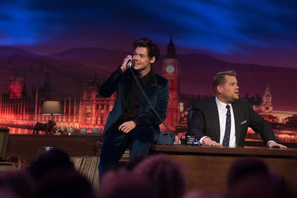 SourceHoran's tweet image. Harry Styles sur The Late Late Show avec James Corden 08.06.2017