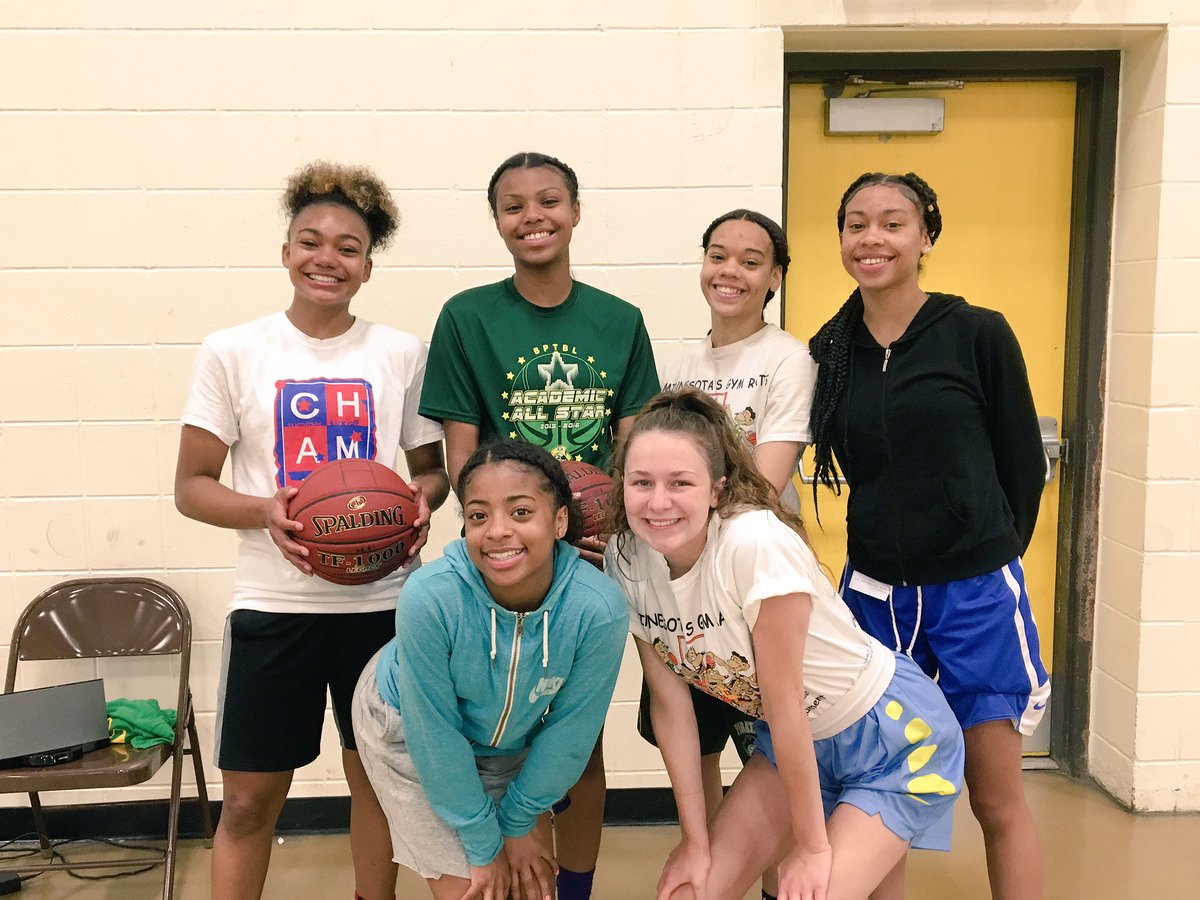 CoachBAMetcalf's tweet photo. @pcpiratesgbb Shout Out to our high school players coaching youth camp & to all future Pirates working on their game! #PCGBB https://t.co/XVWYSHs1Rb