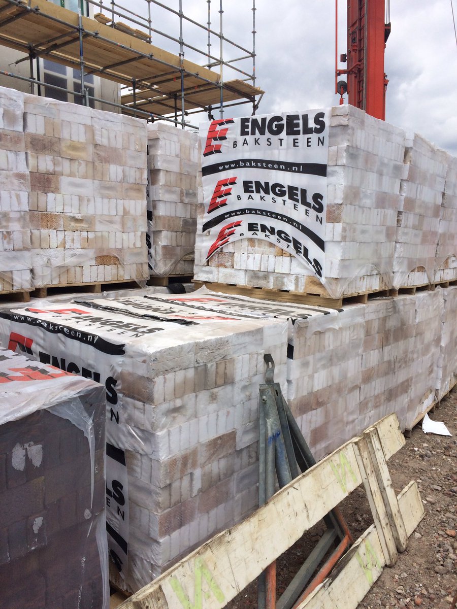 #nieuwbouw #70 woningen #Oosterhout @rockwool_BNL <a href="/metselsteen/">Caprice</a> <a href="/engelsbaksteen/">Engels Baksteen</a> <a href="/RKB_Doetinchem/">Raab Karcher</a> <a href="/VanCampenBouw/">Van Campen Bouwgroep</a>