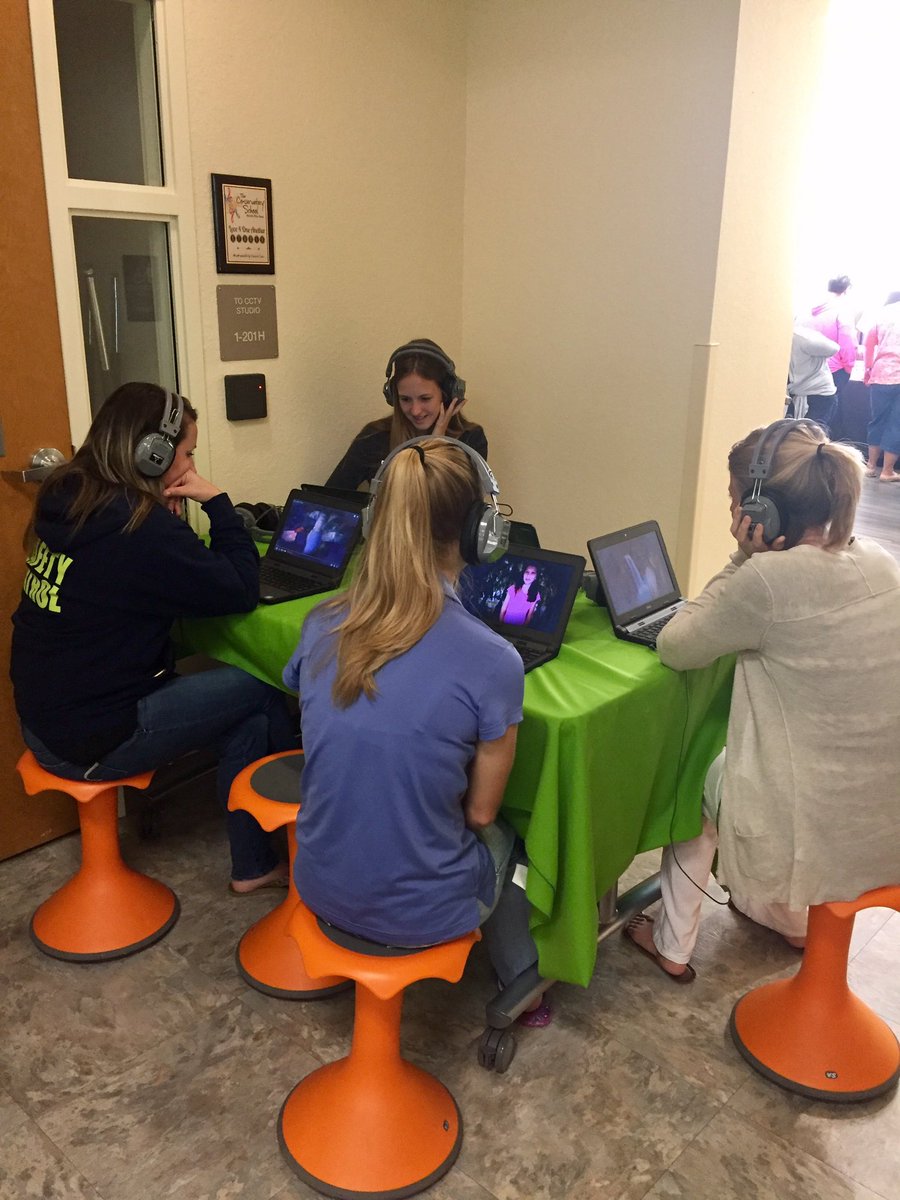 Ratka_K's tweet photo. Gallery walk today ... sitting back and letting student work speak! #TCS #inquiryprojectcollaborative https://t.co/tf0d06rTd7