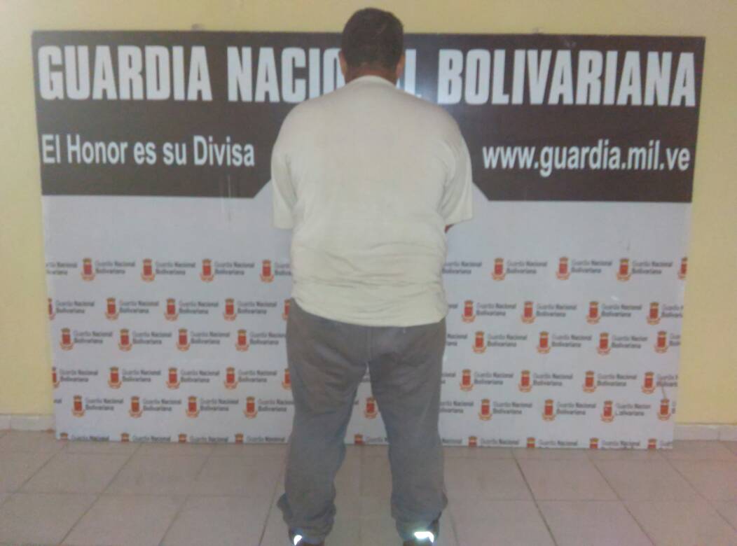 falconiatv's tweet photo. .@desurfalcon13 realizó aprehensión 1 mujer y 4 hombres 21 a 42 años de edad, por robo, usurpación de identidad y resistencia a la autoridad https://t.co/J8yYlz5tkf