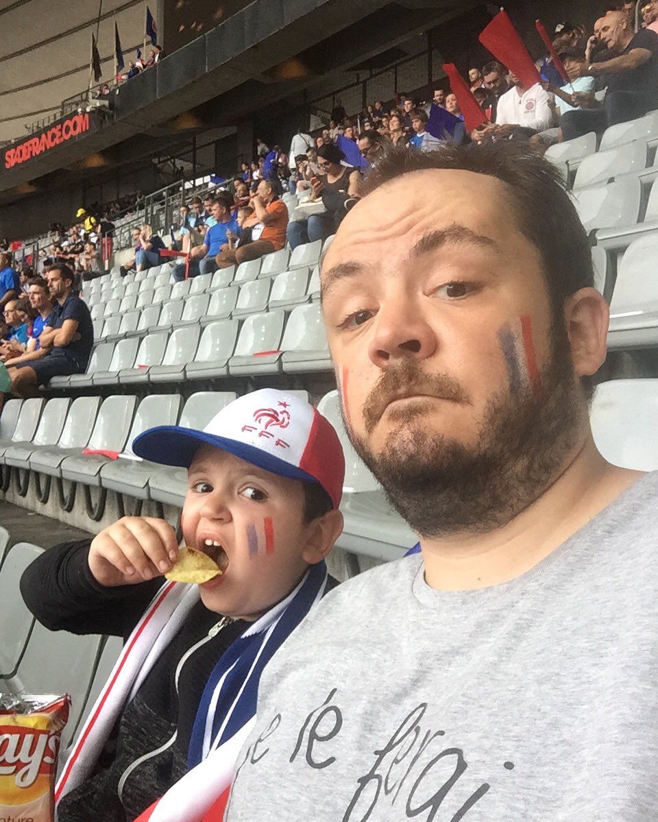 jouillerot's tweet photo. #eclaironslesbleus https://t.co/7dJajUOtlg