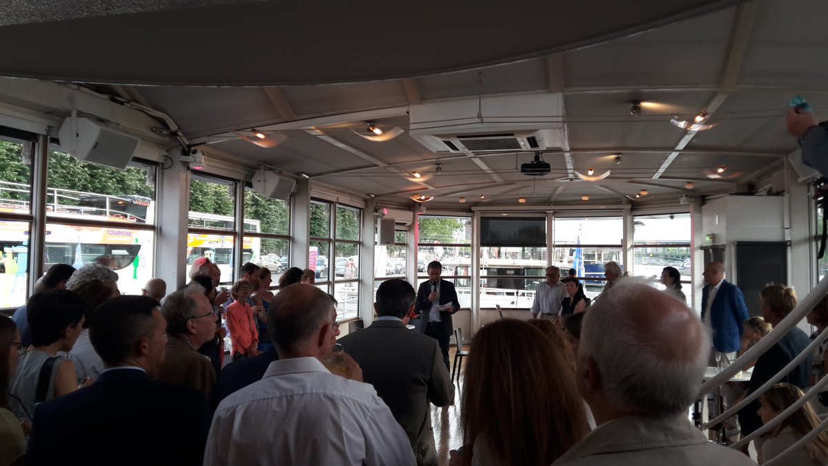 ESCAET's tweet photo. Lancement du magazine Croisières - Bravo à @lrabiet et à sa super équipe ! https://t.co/T6lZ0aVBbf