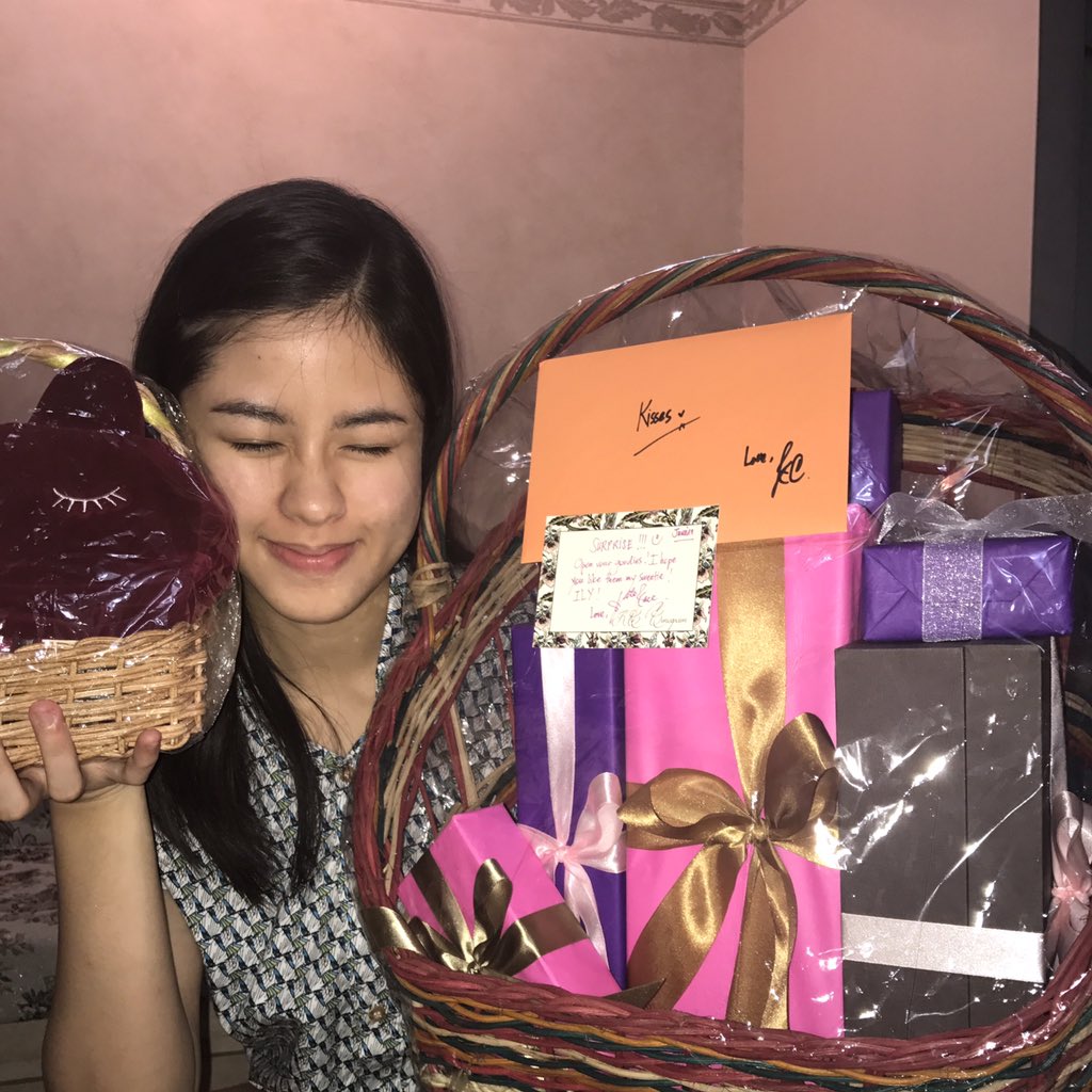 KissesDelavin's tweet photo. Got home late from workshop, tapos may naghihintay pala na gift saakin ang ate ko. Thanks so much ate Kc! Sweet. I ❤️ you! @itskcconcepcion https://t.co/FihWW0DtPv