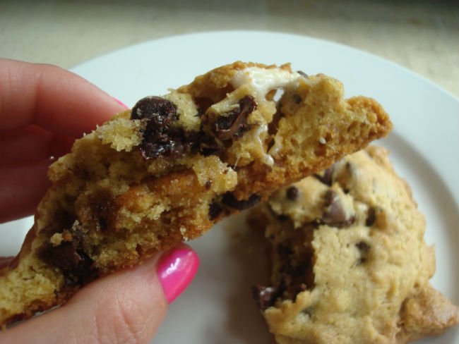 debra_caffrey's tweet photo. #RecipeOfTheDay for easy #Smores #cookies! #ChocolateHolic #summer #classic #foodblogger #momlife #momblogger #yum  https://t.co/2EXlNFbyK2 https://t.co/HVdQ2lpNa7