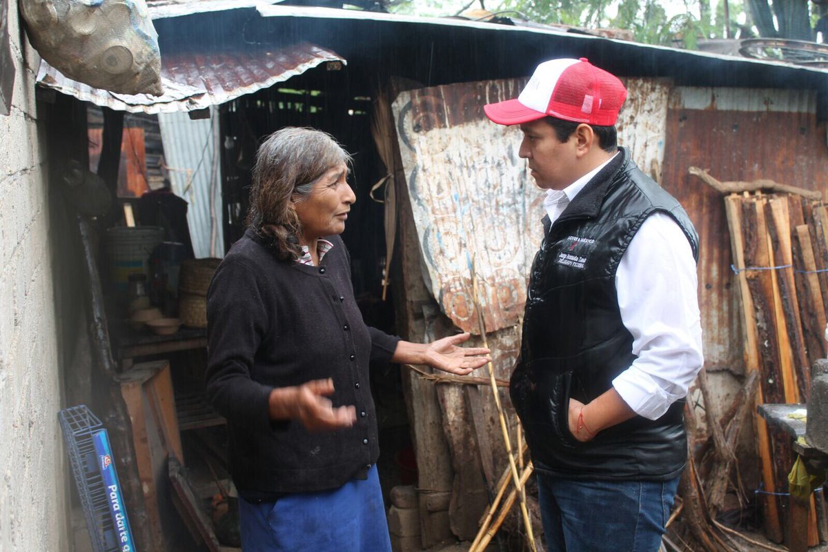 JorgeZarateMed's tweet photo. Representantes del gobierno estatal y federal, recorrimos el Río Miahuatlán para constatar las posibles afectaciones #TormentaTropicalCalvin https://t.co/HWYsWX4eou