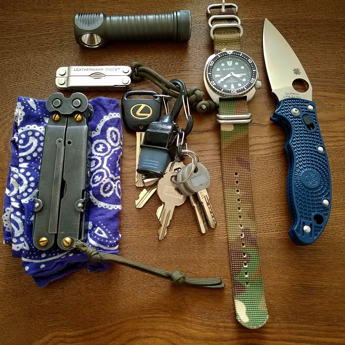 SurvivalEDC's tweet photo. My #everydaycarry includes #spyderco #manix2lw #s110v #knife
#seiko #srp777 #divewatch
#zebralight #headlamp
#multitool #pocketdump https://t.co/w2RUNKBPLH