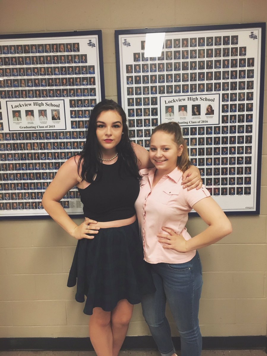 Character day at school!! Betty and Veronica forever ❤️<a href="/lilireinhart/">Lili Reinhart</a> @CamilaMendes <a href="/CW_Riverdale/">Riverdale</a> #Riverdale