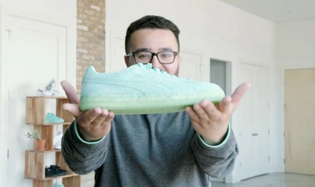 eBayNewsroom's tweet image. Sneakerhead &amp;amp; YouTuber @DavidGotTweets shares his fave #eBayfinds in this curated collection: ebay.to/2s6Gx4z #FillYourCartWithColor