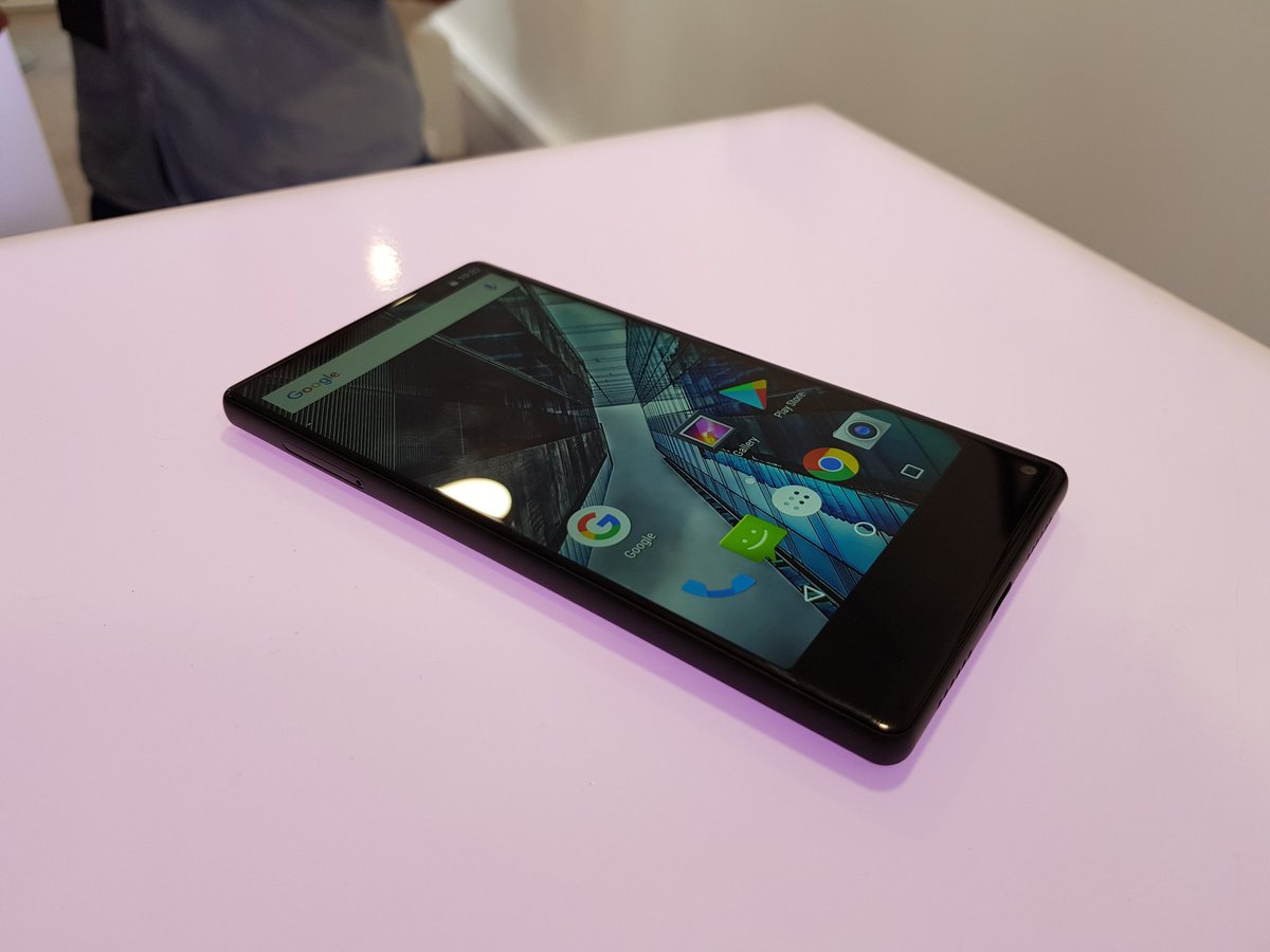 Mathdossantos's tweet photo. Sympa ce petit @ArchosFrance #Sense55S #ArchosParty je vous en dit plus bientôt sur @RestezConnectTV 😉 https://t.co/FNsdAvXB96