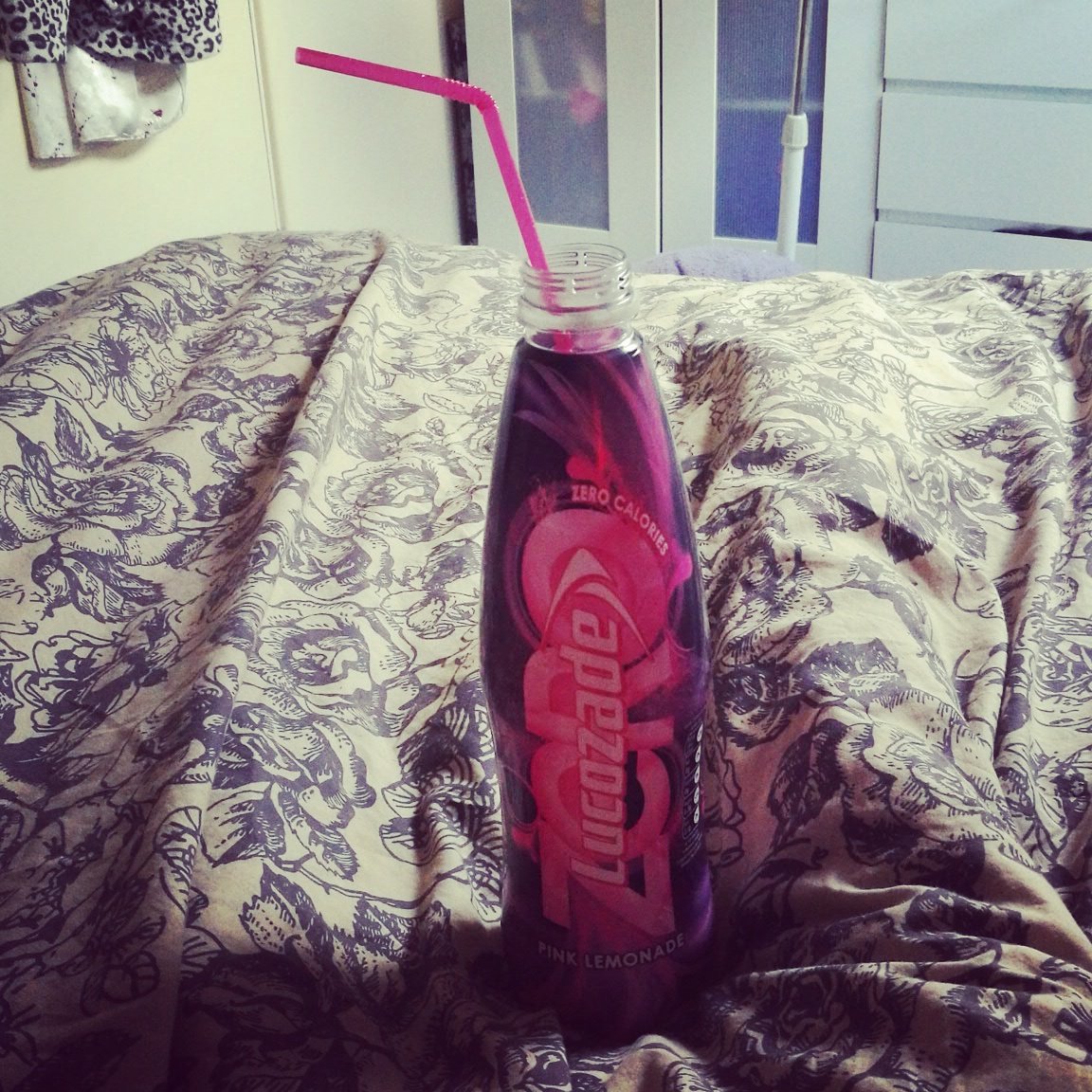 When you're ill AF so get hubby to get creative with straws #pinklucozade #flu #letmesleep