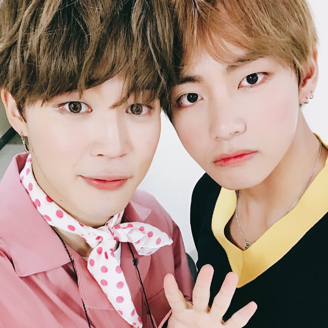 lisribna's tweet photo. #4yearswithBTS 
#4yearsBTSwithARMY https://t.co/yF5iqnhFnk