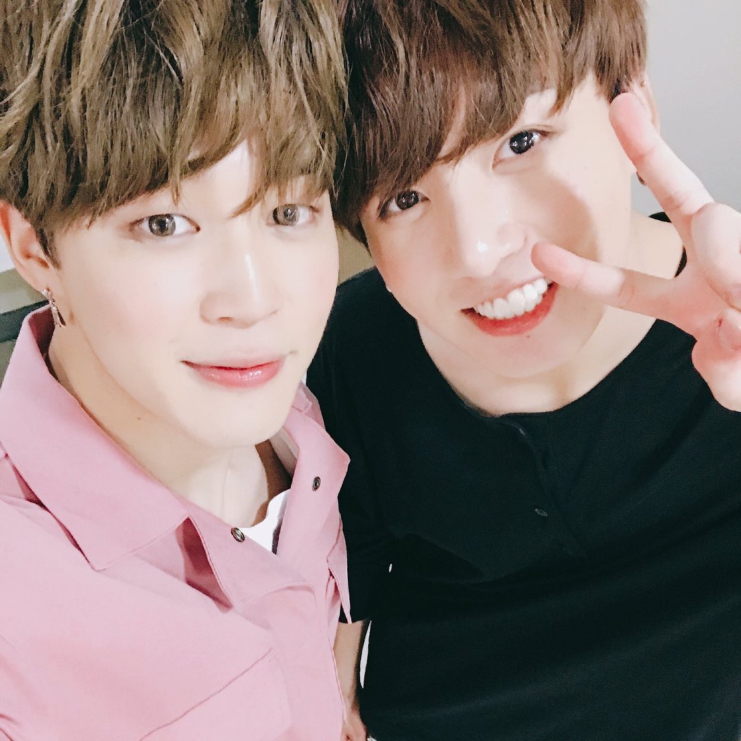 lisribna's tweet photo. #4yearswithBTS 
#4yearsBTSwithARMY https://t.co/yF5iqnhFnk