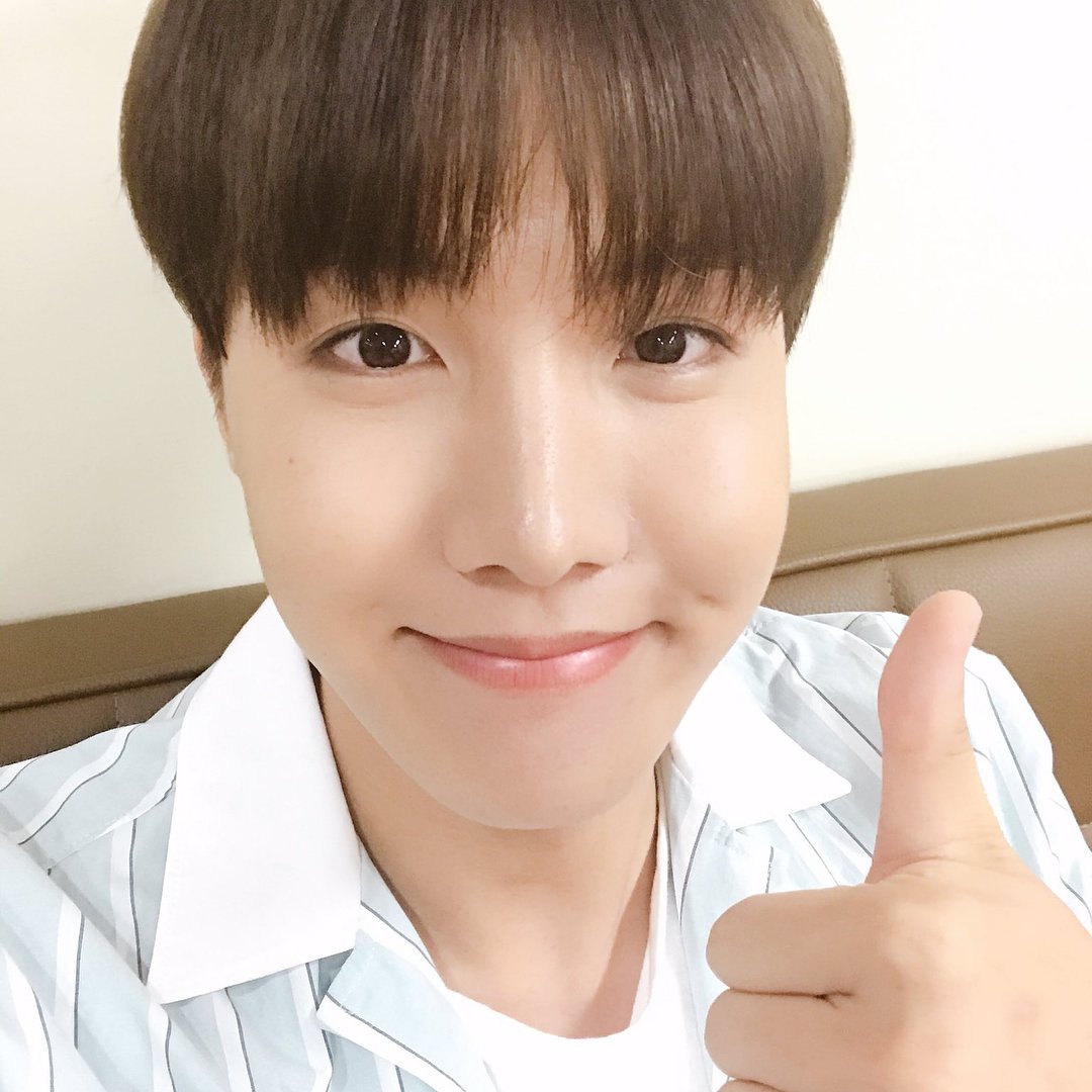 lisribna's tweet photo. #4yearswithBTS 
#4yearsBTSwithARMY https://t.co/NKYYsALZa8