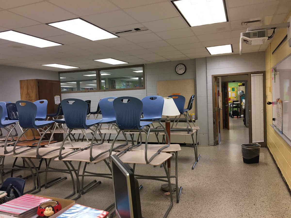 MrsLarimer's tweet photo. 1st part of the classroom reno complete!! Yellow promotes memory retention & focus; gray supports calm & confidence. #classroomofthe future https://t.co/f6Fuac8VcU