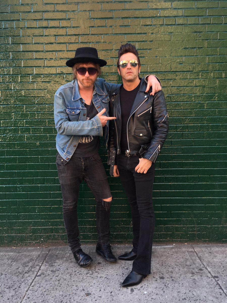 tommylondon's tweet photo. Dynamic Duo!  @hoganguitar (📸by @jasonobrotka ) #whothefuckistommylondon #matthogan #nyc #leather #greenwall #tommylondon2017 #emotionalfuse https://t.co/C9DLjVM4IB