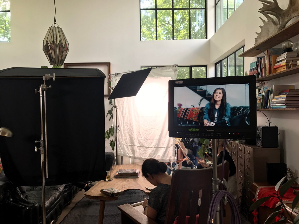 aannggeellll's tweet image. Filming some fun @bebionic stuff today! Pretending this awesome house is mine #BionicActress