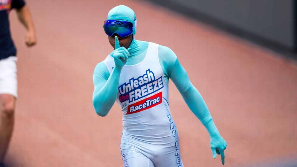 WebsterSoccer's tweet image. This is neat ... "The Freeze" from Atlanta Braves in-game promotions attended @SLIAC school @IowaWesleyan! #HeFast

espn.com/mlb/story/_/id…