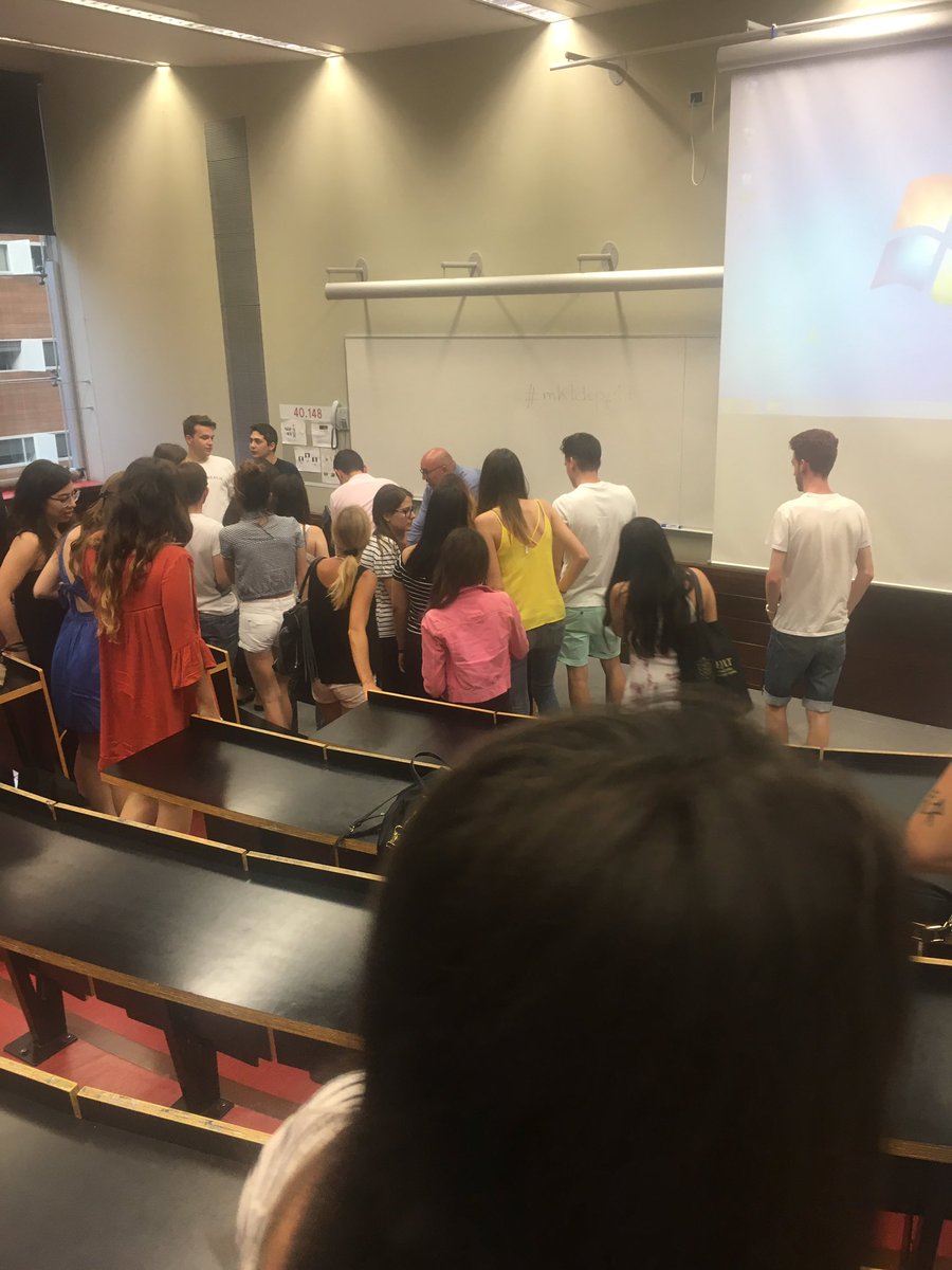 PagsFerran's tweet image. Bon final de classe! #mktdupf17 Gràcies @APSNetworKing