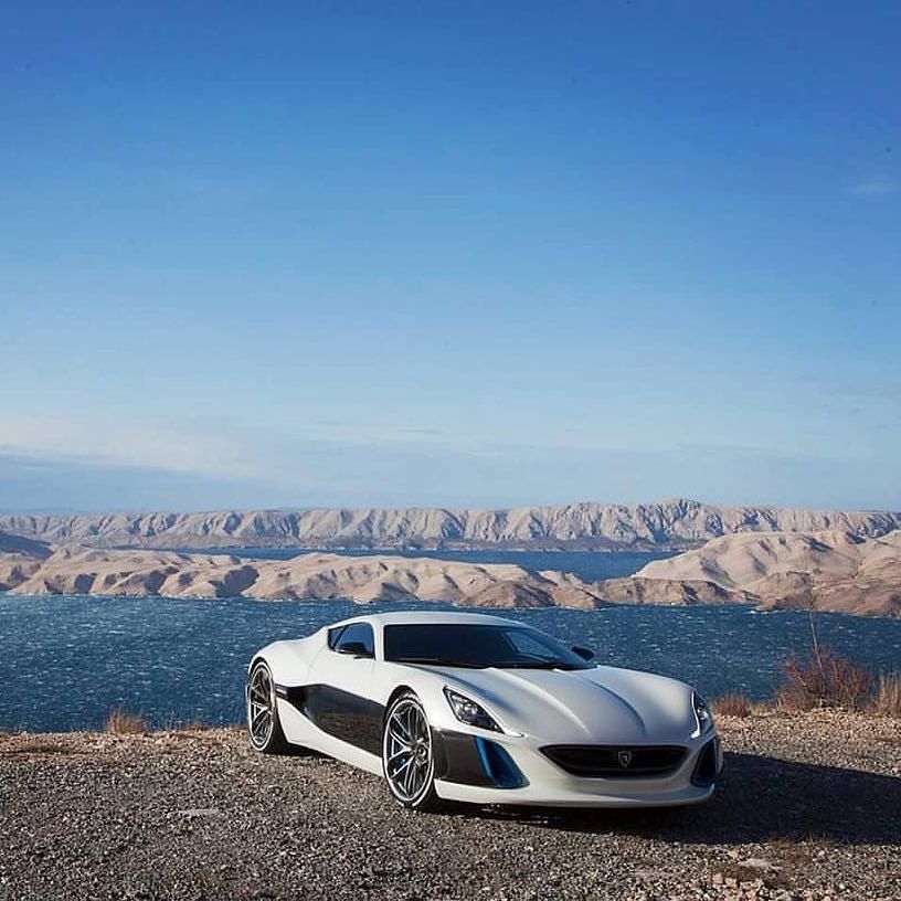 historide's tweet photo. We wonder what caused Richard Hammond of @itsthegrandtour to crash the @rimac_automobili #concept_one last week. W… https://t.co/cPIFjJQ2Ln https://t.co/3XJaXNXRCe