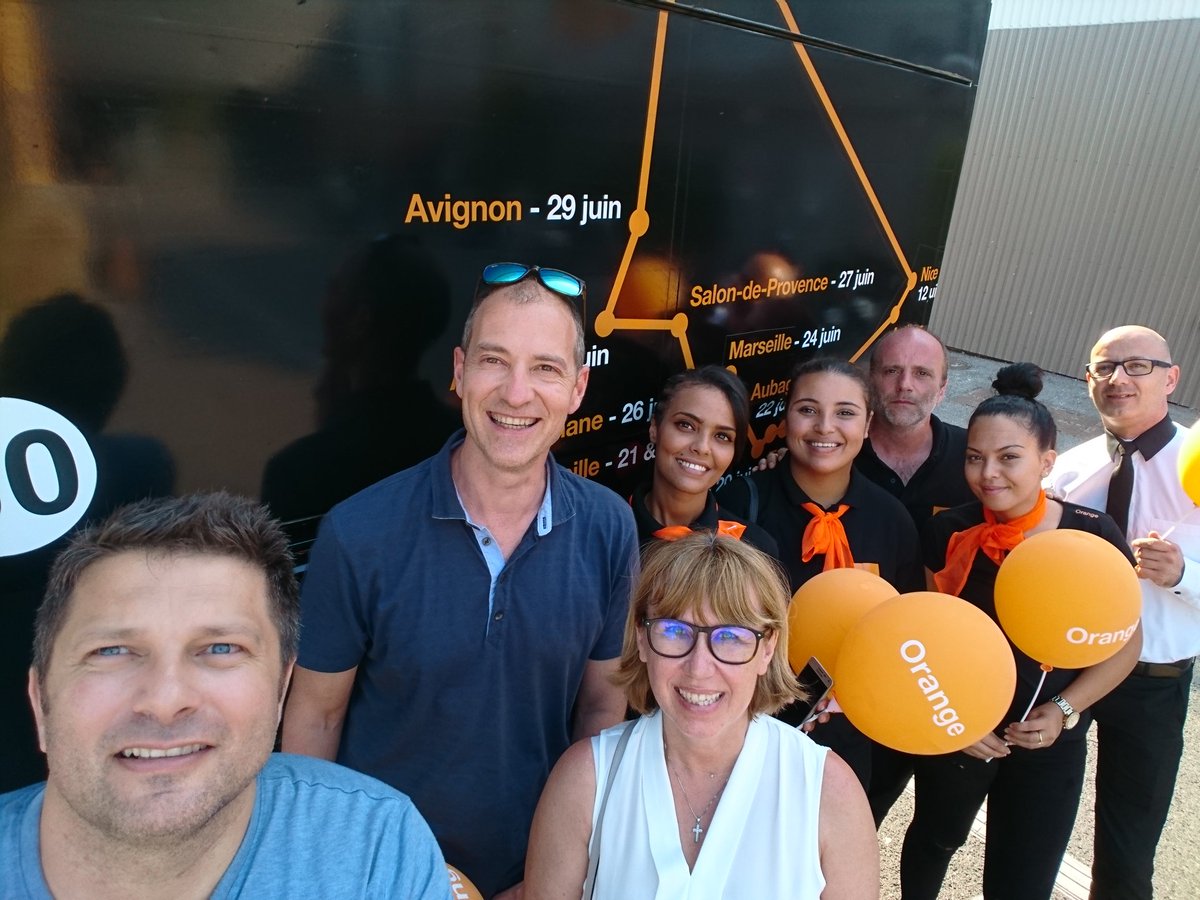 jycayuela's tweet photo. Demain le bus #Fibre traverse Nice puis Antibes, sera à Toulon le 19 Juin &amp; continuera sur PACA @clere_nathalie #orangesudest #FTTH  #dose https://t.co/MoBjZ1qjYg
