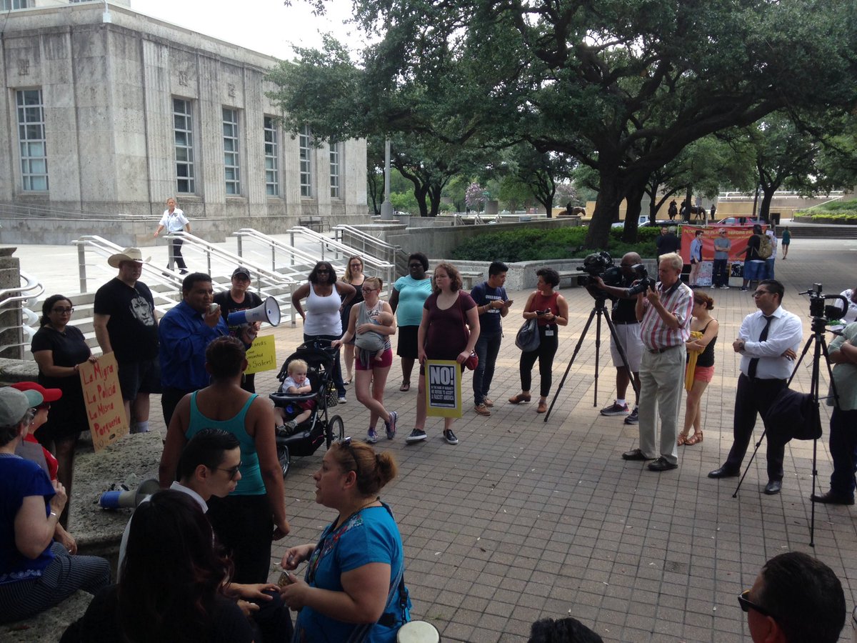 WelcomeKidsMoms's tweet photo. Houstonians speaking at City Hall about #sb4 about the damage it could do to #Houston #sb4ishate https://t.co/l9yfBYlRt9