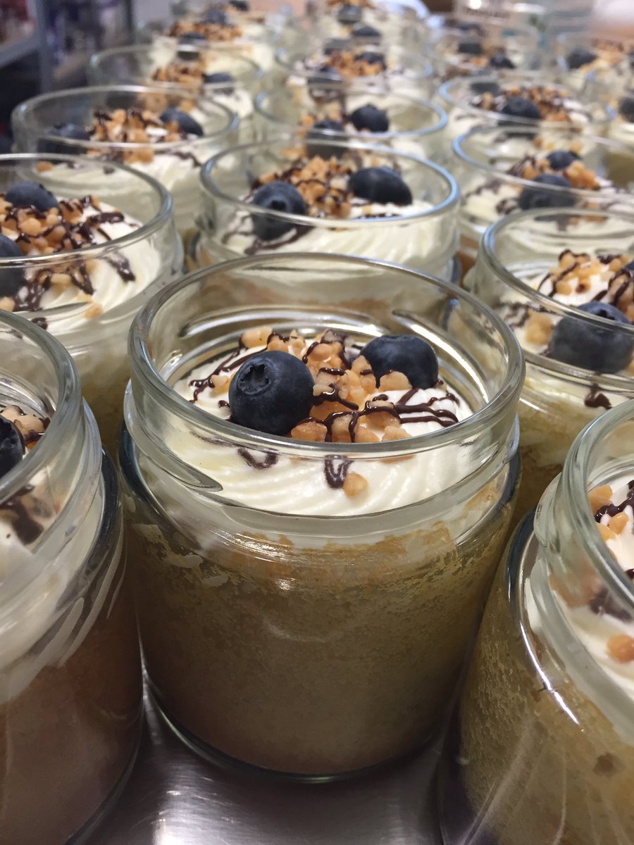 cupcake_berlin's tweet photo. 😊😍💙 #blueberrie-brittle #cupcake with vanilla, new sort cupcake in a jar #delicious. #berlin #cupcakeinajar #baking #CupcakeHour https://t.co/D8VkQ8dRwG