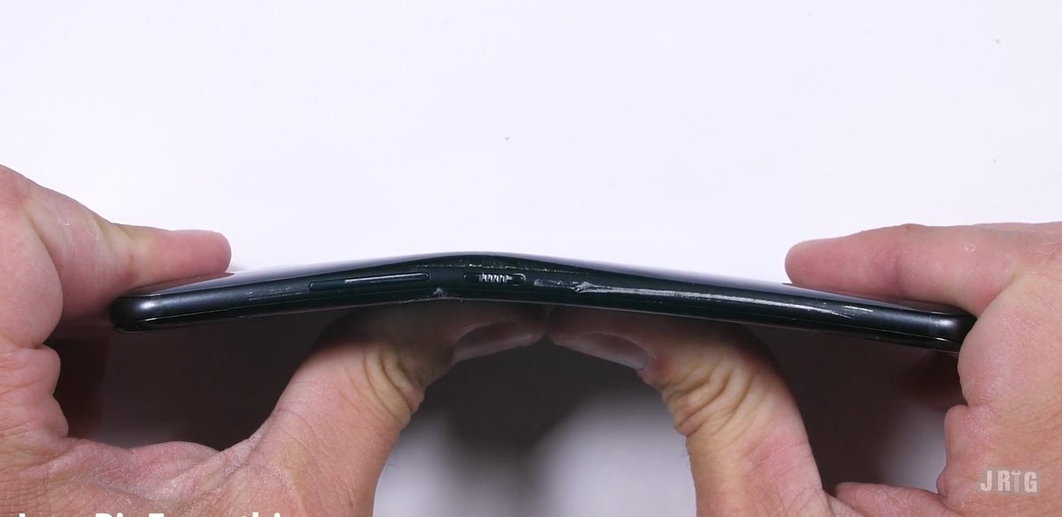 gadtorade's tweet photo. RIP #HTCU11 masuk shelf of shame nya JerryRig, gagal bend test menyusul #HTCM9 , #BBKeyOne dan #XiaomiMi5  
https://t.co/KKBWR2vQZh https://t.co/2DKcSg7t6g