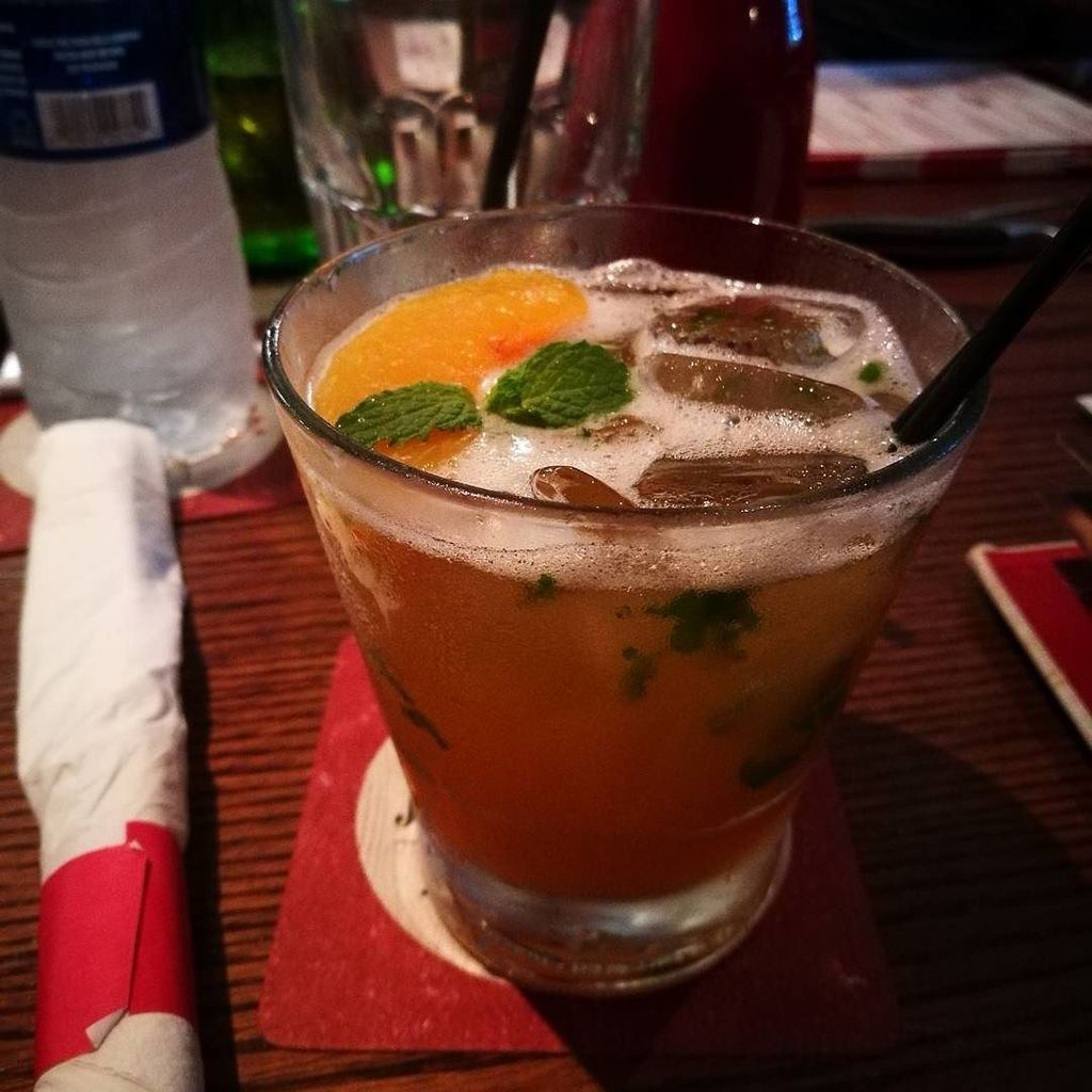 cariblookbook's tweet photo. Okay! Hold up! Peach Honey Smash is it 😩
.
#welovefridays #newmenu #tgifridaystt #partyinmymouth #cocktails #bloggerstable https://t.co/jempklXnm2