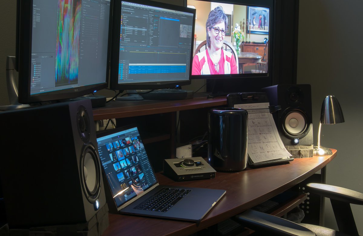 SamProduces's tweet image. My desk never looks this clean.