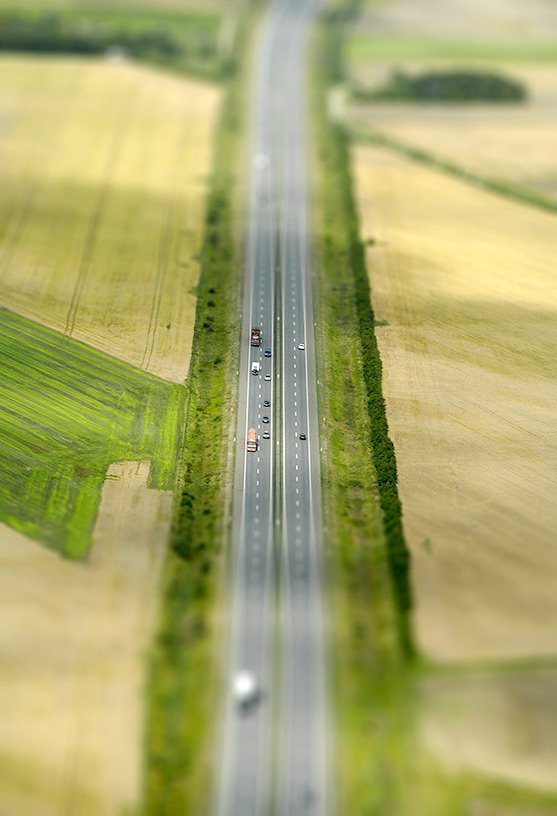 Tiltshiftcam's tweet photo. Road ahead ! #tiltshift #photography #miniature #tiltshifteffect #camera #tiltshiftcamera #perspective #tiltshiftphotography https://t.co/2w9dOthKNL