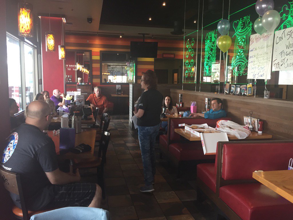 Mobiouskathy's tweet photo. Vegas &amp; Barstow getting an early start on St Jude! @rocchilis @CDu_Chilis  @StJude @IslasJudy https://t.co/R8cU5wDJyJ