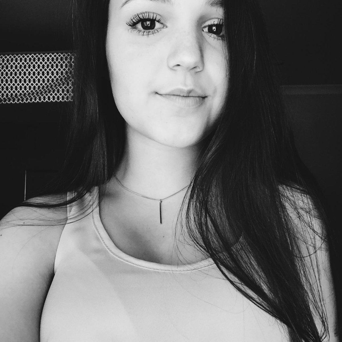 hannahzeldin's tweet photo. Be yourself.. there's no one better 💖 #selfie #loveyourself https://t.co/MjYDpsAWht