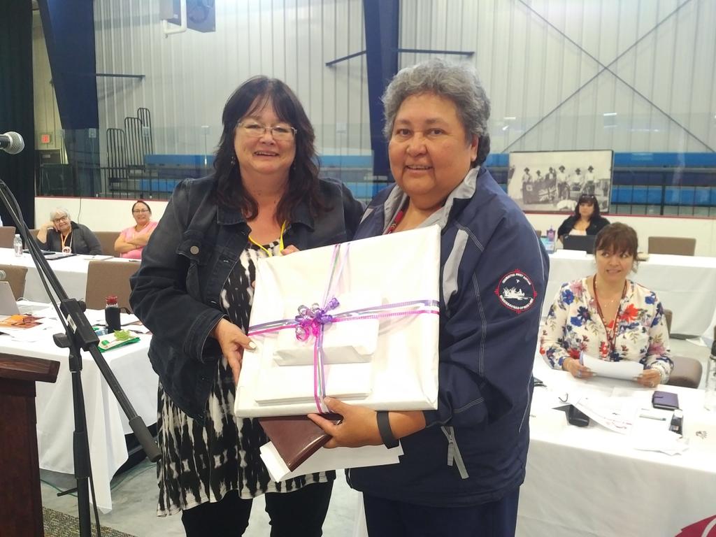 ChiefsofOntario's tweet photo. Diane Maracle-Nadjiwon presents a gift to Chief Denise Stonefish in recognition of all her work on First Nation women's rights @AIAI_Comms https://t.co/GwrTffbkdz