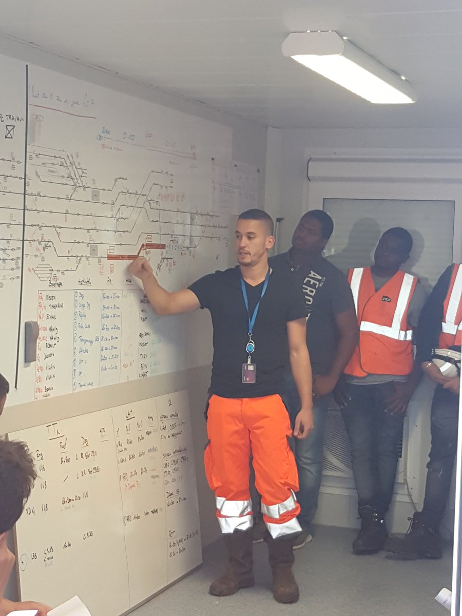 itif_travaux's tweet photo. Le briefing Sécurité du chantier Suite Rapide sur la région de Paris Est ce soir. Le chantier va pouvoir commencer! #LeReseauAvanceIDF https://t.co/DTIYeCtVVu