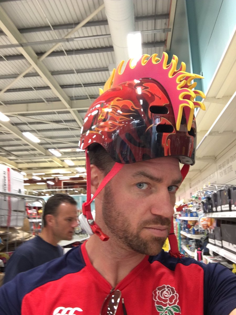Last2Survive's tweet photo. Team headgear?! https://t.co/wCX77XPjXu