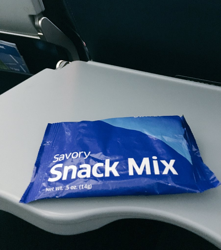 SaraWoznicki's tweet photo. #SnacksOnAPlane https://t.co/IjHCd8Qahq