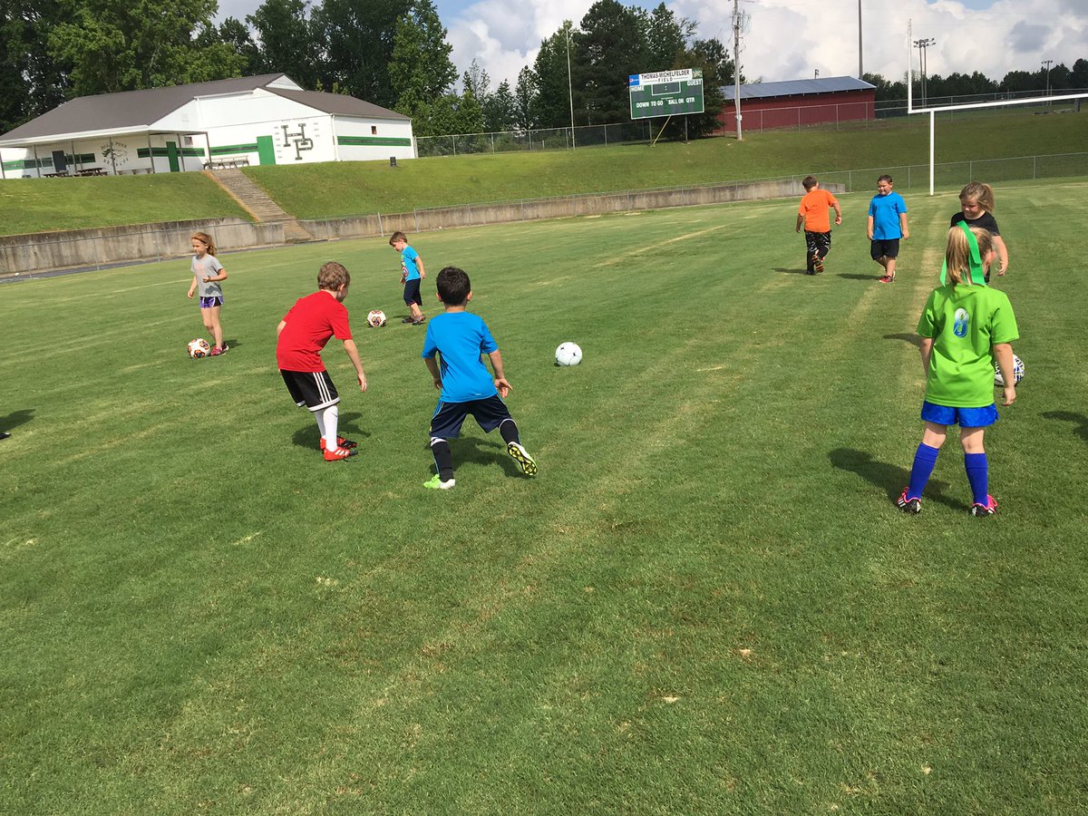 MrJCrank's tweet photo. Had a great time with our all the kids at our soccer camp today! #gobroncos #hpsoccercamp https://t.co/TDPiV3vhJE