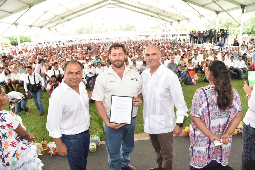 HectorAstudillo's tweet photo. Con #PESA2017 beneficiamos a productores de la Tierra Caliente; esto permite aumentar la productividad de todas nuestras regiones. https://t.co/K704KxbV5o