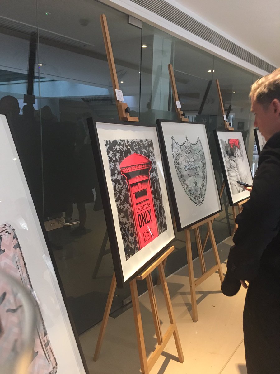 LeighFStanford's tweet photo. Fabulous art and champagne courtesy of @Jeroboams tonight at M and C Saatchi https://t.co/RTL4Hthyjn