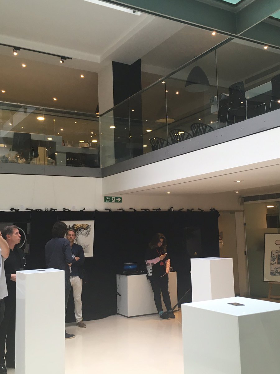 LeighFStanford's tweet photo. Fabulous art and champagne courtesy of @Jeroboams tonight at M and C Saatchi https://t.co/RTL4Hthyjn