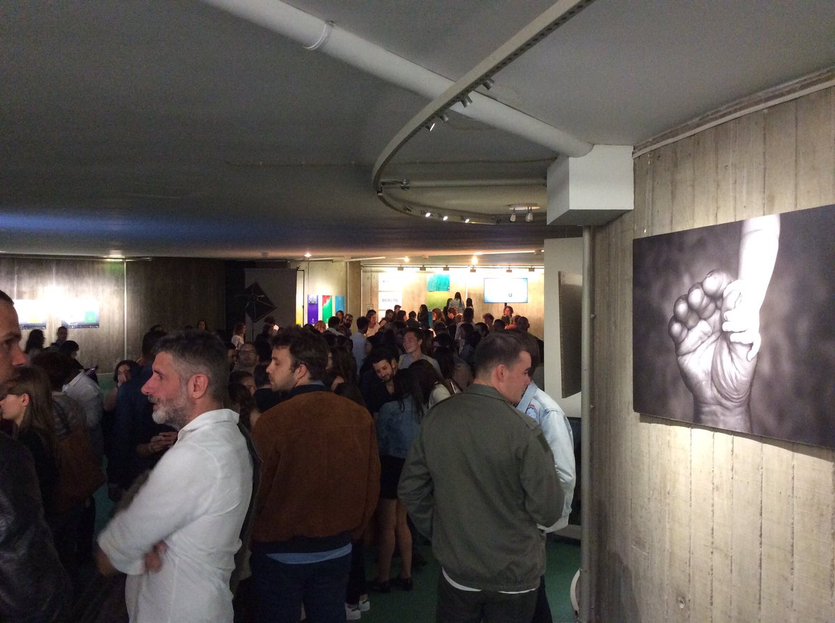 Chatonsdor's tweet photo. La cérémonie de remise des prix va bientôt commencer ! #StayTuned from @niemeyer. IN MINOU VERITAS ! #ChatonsdOr #LETSRONRON 🥇🙀🎤 https://t.co/xqK1Gi8ckF