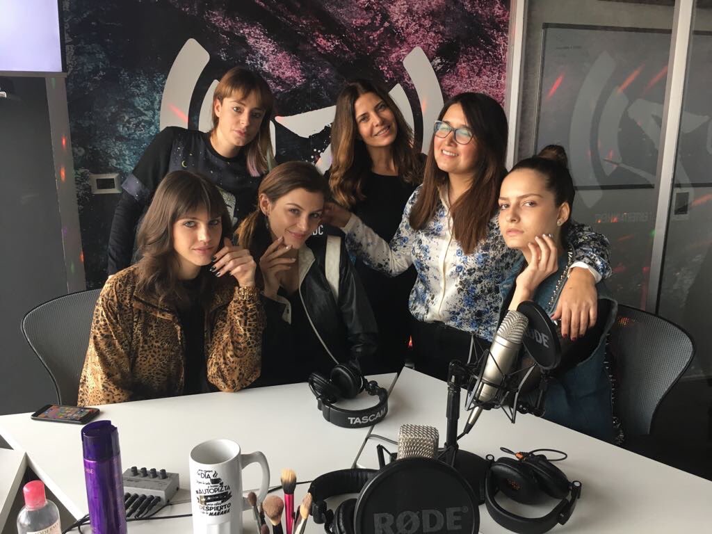 CPH_Artist's tweet photo. Linda @_marcedelvalle y #PaolaAgullo #MakeupByCPH https://t.co/2VHfJVL7BN