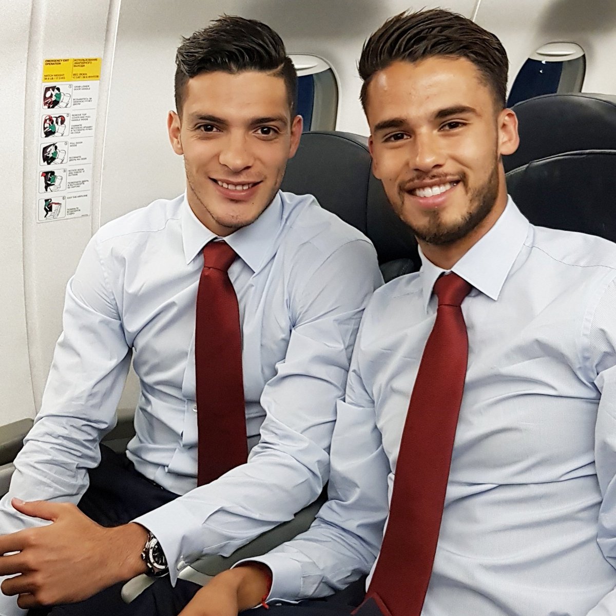 Raul_Jimenez9's tweet photo. La aventura comienza 🇷🇺 #vamosmexico🇲🇽 #RJ9 #DR5  #copaconfederaciones2017 https://t.co/8ZVc3oTzeU