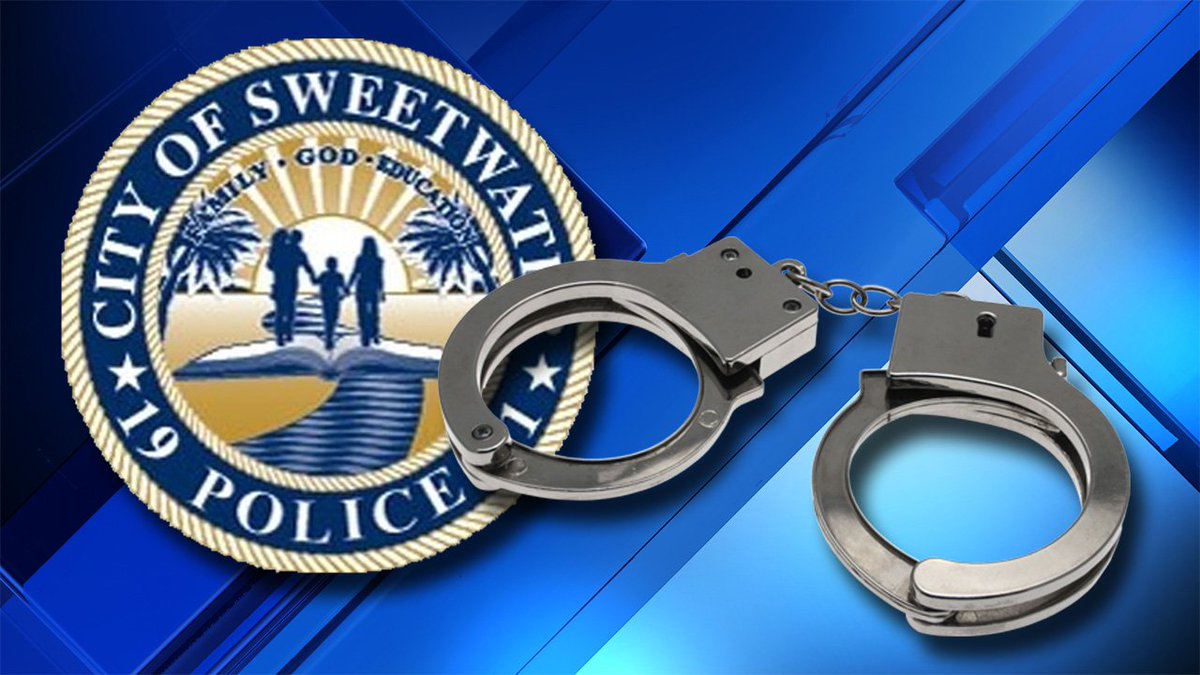 Current, former Sweetwater police officers arrested on fraud, racketeering charges bit.ly/2rXxm7X https://t.co/uKEsJyg4K1