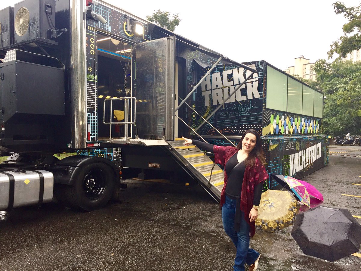 Claudiamucha's tweet photo. #hackatruck Amazing project to qualify tech in coding and tech innovations. @rwlord remember the model you saw on the table? 😉#ibm100anos https://t.co/PyocJDgBxi