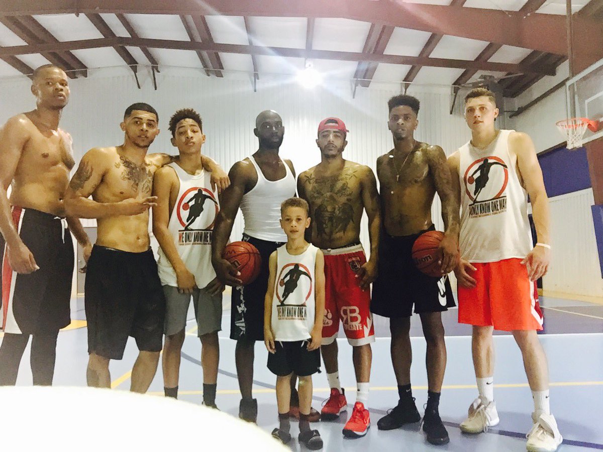 tevinfoster10's tweet image. My Brothers! #LabDontLie #KeepsMeSane 🏀🙏🏽