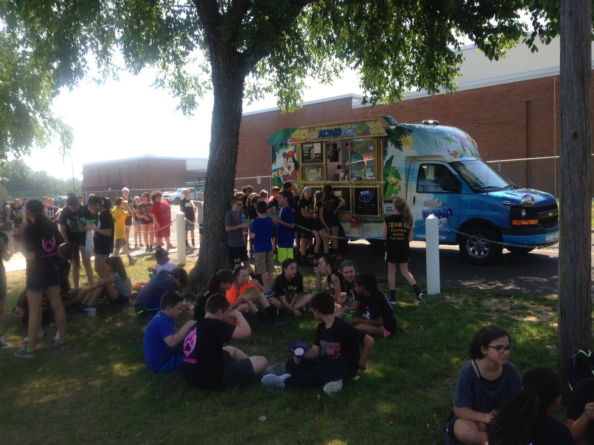 Davca1313's tweet image. #DMSbears 6th Grade Fun Day! #whatheatwave #6B @WendyDeVicaris @RickCameron20