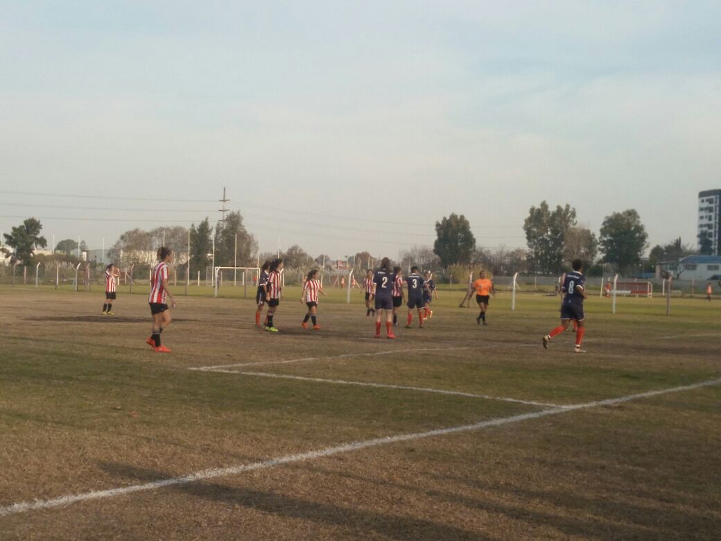 Descendió el fútbol femenino